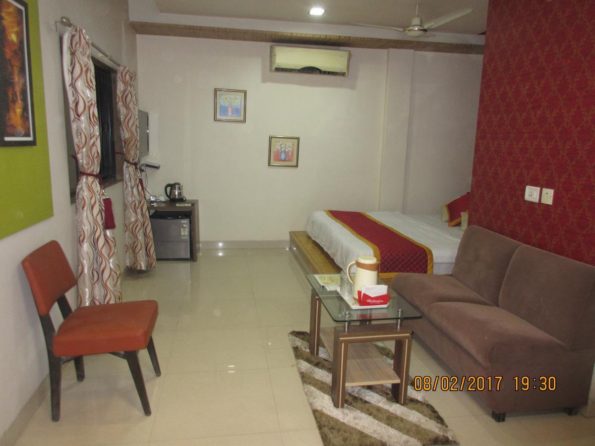 Hotel Panchratna Panvel Exterior foto